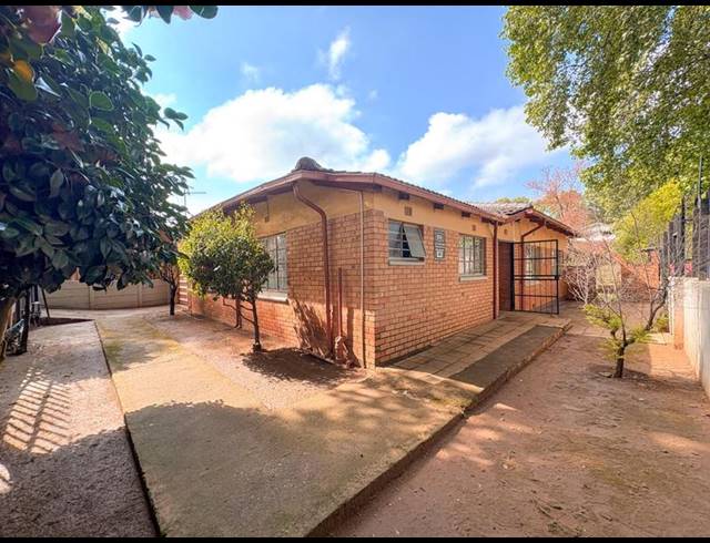 3 BEDROOM HOUSE FOR SALE IN BEZUIDENHOUT VALLEY